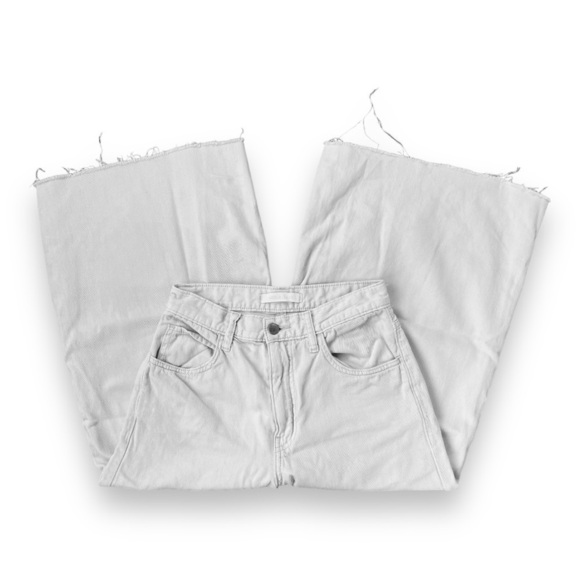 UNIQLO Cream Wide Leg Raw Hem Cropped Jeans | Size 25 - Picture 2 of 12